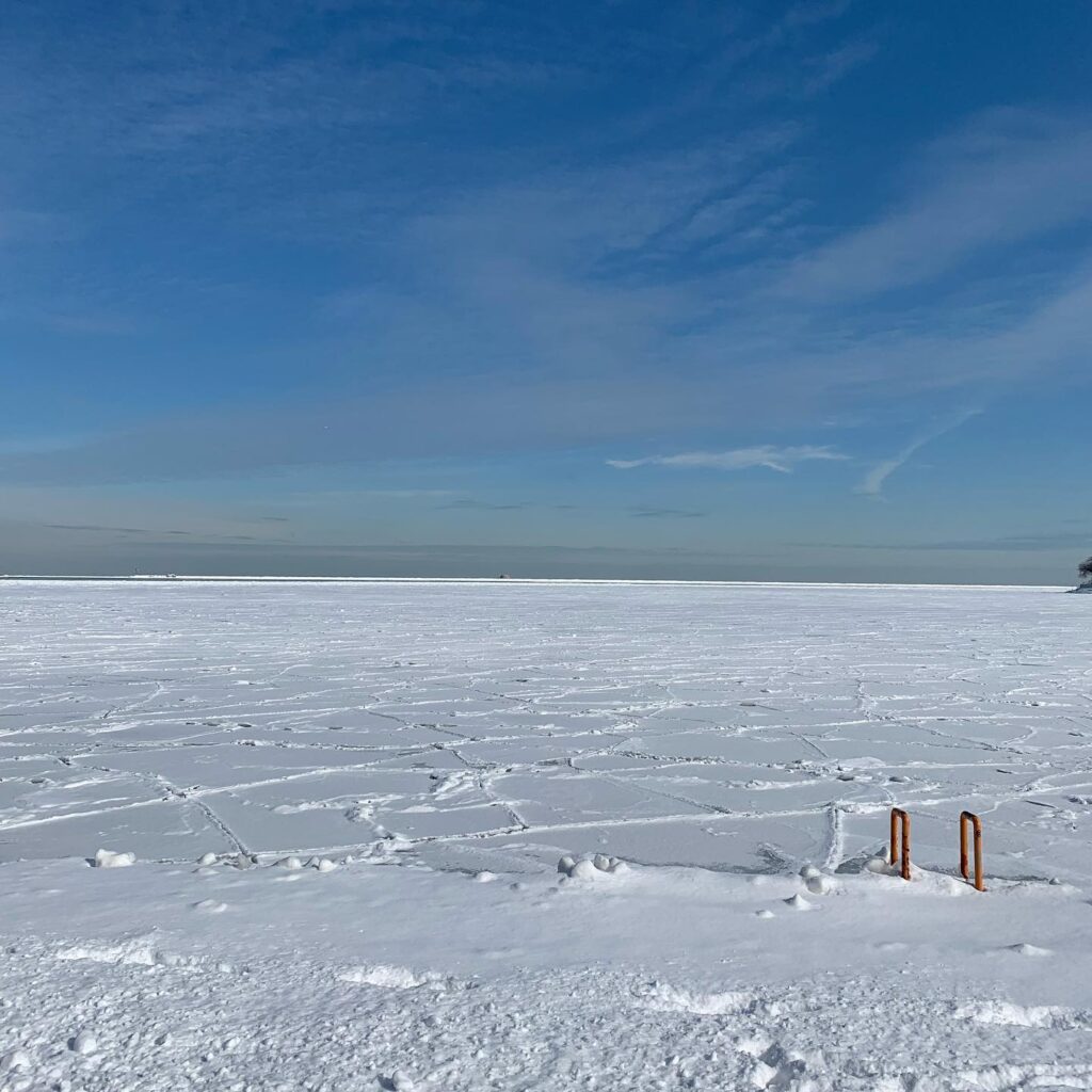 Winter in Chicago – The Michigan Lake from the Lakefront, completely covered with snow